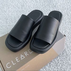 NWOT Dolce Vita Rosco Sandals in Black Stella